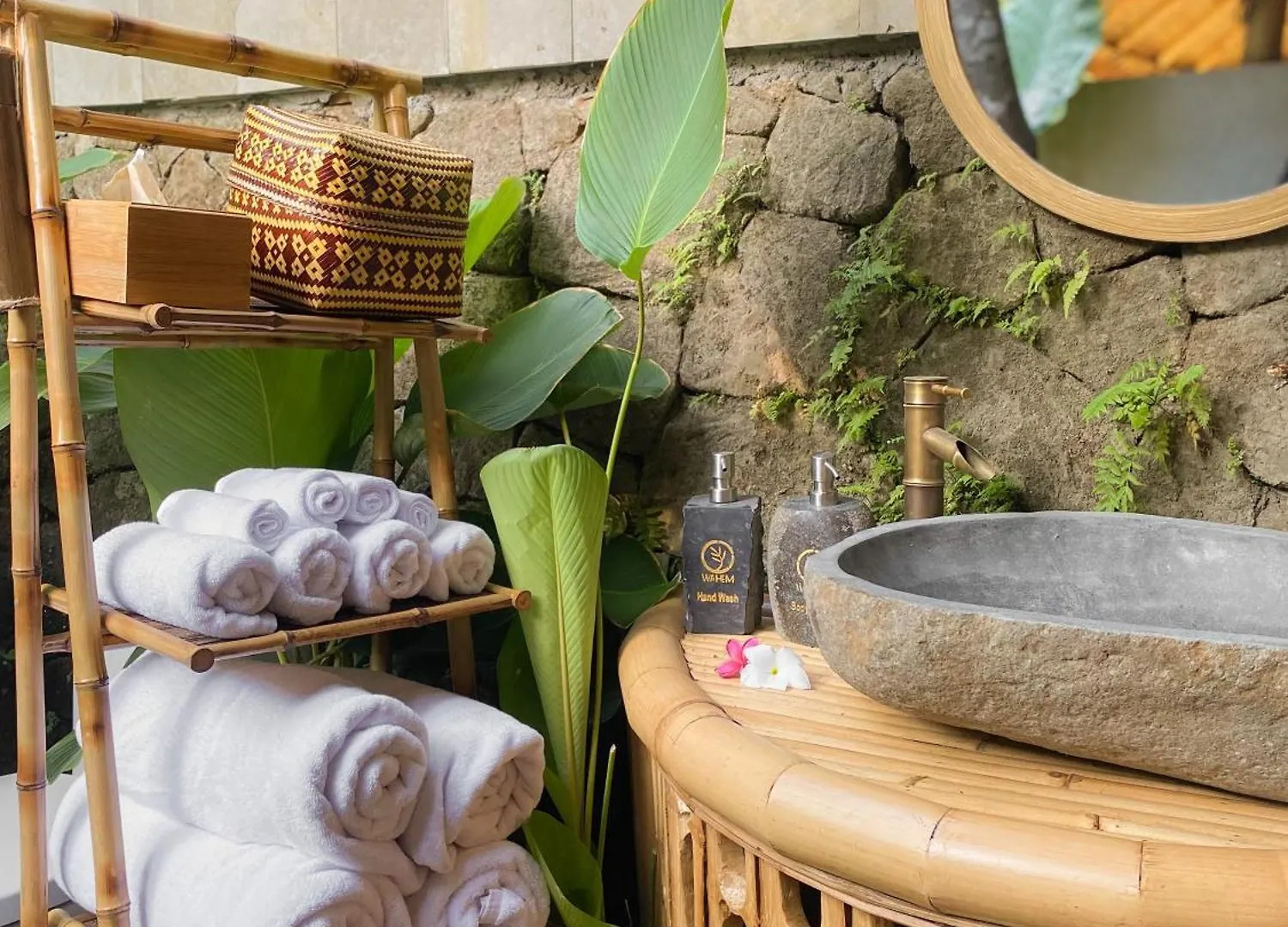 Vila Wahem Eco Bamboo - Magical Bamboo House Ubud